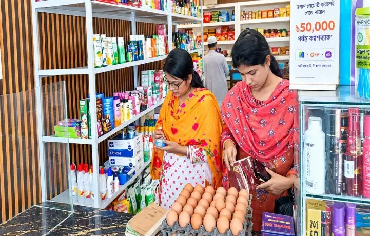 বরিশাল নগরীতে নিত্যপণ্যের দোকানে ধরা পড়ল অনিয়ম, ৯ প্রতিষ্ঠানকে জরিমানা